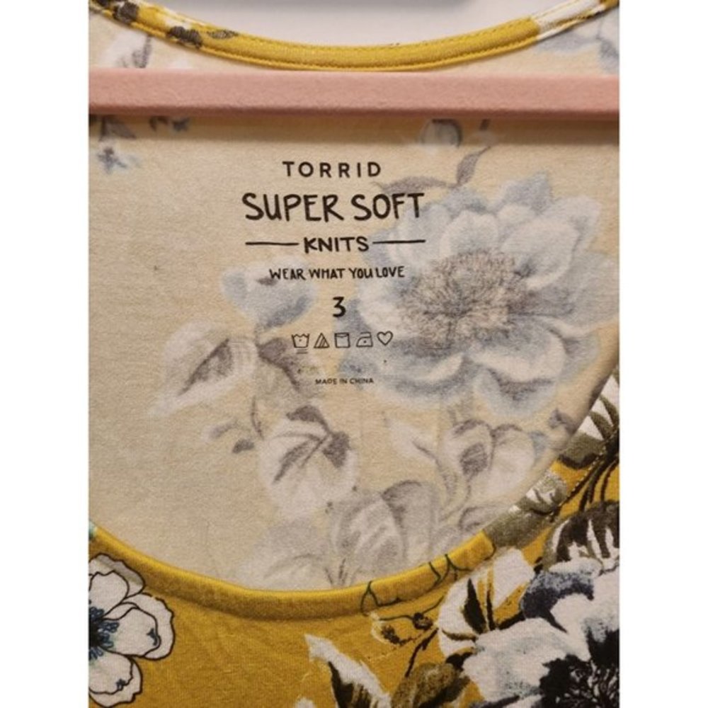Torrid Super Soft Lime Green‎ Floral Bell Sleeve Top 3x - Picture 7 of 7